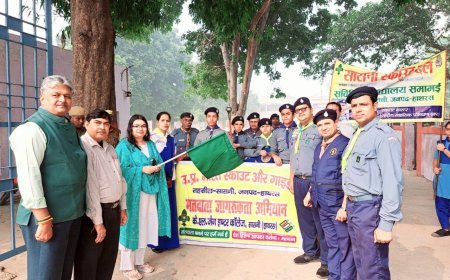 Hathras News: स्काउट गाइड ने निकाली मतदाता जागरूकता रैली