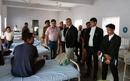 Hardoi News: अपर जिला जज ने किया जिला कारागार का निरीक्षण। 