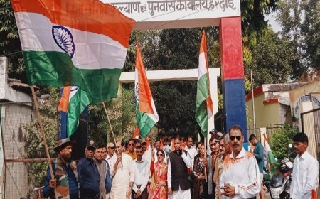 Hardoi News: भूतपूर्व सैनिक वेलफेयर फाउंडेशन की तरफ से हरदोई में निकाली गई भव्य तिरंगा रैली। 