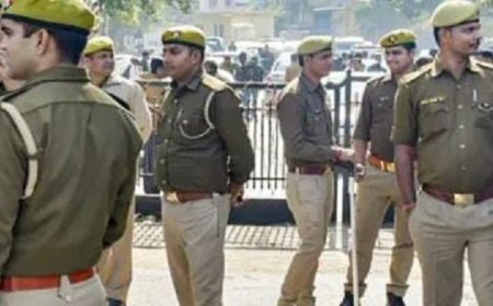 UP News: पुलिस वालों ने वर्दी में बनाई रील तो होगी कार्रवाई, सोशल मीडिया पॉलिसी लागू।