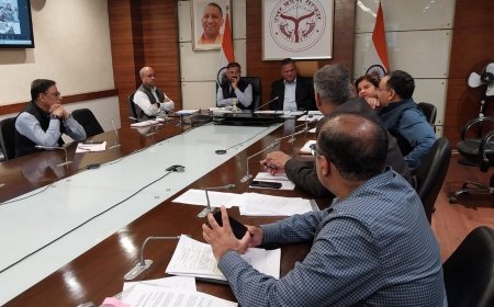 Lucknow News: मुख्य सचिव ने वीडियो कॉन्फ्रेन्सिंग के माध्यम से समस्त मण्डलायुक्तों एवं जिलाधिकारियों के साथ बैठक कर दिये आवश्यक दिशा-निर्देश। 