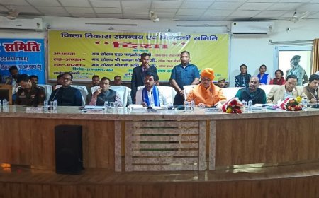 Bijnor News: बिजनौर के विकास भवन में बोले चंद्रशेखर हर व्यक्ति तक पहुंचे सरकार की योजनाओं का लाभ।