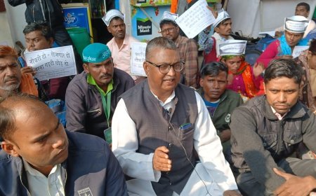 Lucknow News: दिव्यांग महागठबन्धन ने खाट बिछाकर घेरा भाजपा मुख्यालय, कई मांग के संबंध में सौंपा पत्र। 