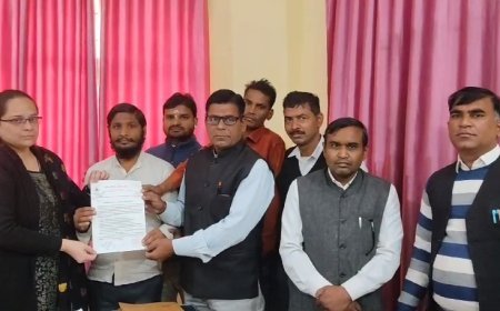 Sambhal News: जनक्रांति एकता मंच ने संभल के पत्थरबाजों के वोट के अधिकार को खत्म करने की मांग, सौपा ज्ञापन। 