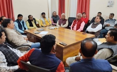 Hardoi News: केन ग्रोवर्स कोऑपरेटिव समिति की पहली बोर्ड मीटिंग संपन्न- शाहाबाद में बंद पड़ी समिति के पुनर्संचालन पर हुई बात। 