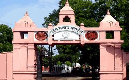 वाराणसी: वक्फ बोर्ड ने 115 साल पुराने कॉलेज पर दावा किया, कॉलेज परिसर में नमाजियों के जुटने के बाद फोर्स बढ़ाई गई