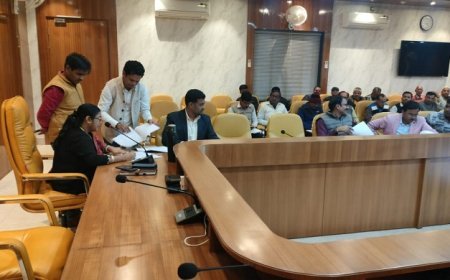 Hardoi News: खसरा पड़ताल का कार्य तेजी से कराएं- अपर जिलाधिकारी