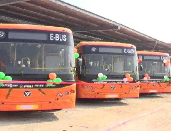 Varanasi: वाराणसी परिवहन विभाग ने माघ मेले को लेकर शुरू की तैयारी, श्रद्धालुओं की सुगम यात्रा के लिए चलेंगी अतिरिक्त बसें। 