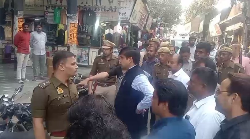 Sambhal News: एसपी का फरमान - नही हटाया अवैध अतिक्रमण तो देना होगा दस हज़ार रुपए किराया।