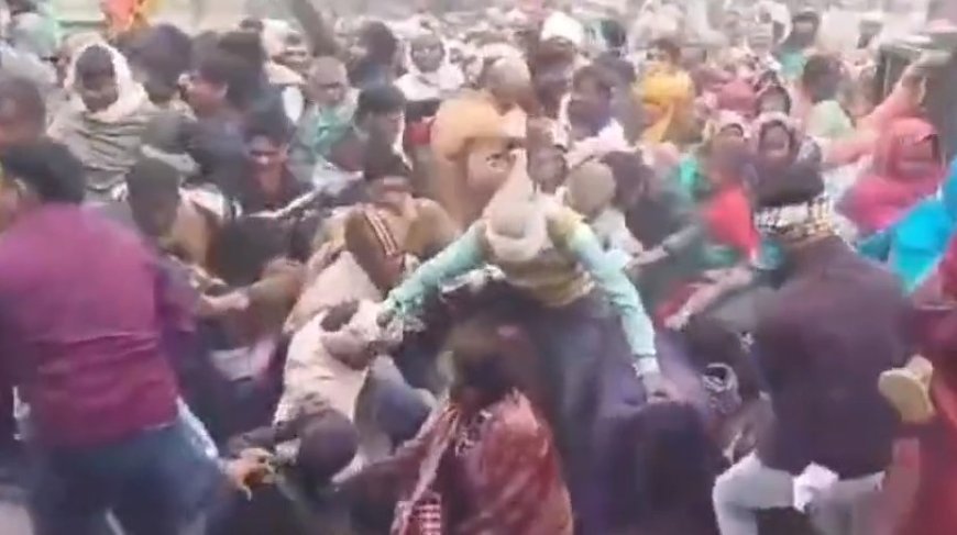 Sambhal News: खाद लेने आए किसानों में मची भगदड़। 