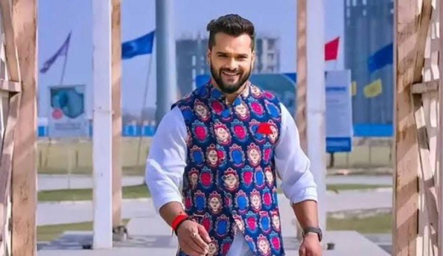 Madhya Pradesh News: बाबा बागेश्वर की यात्रा में शामिल होने पहुंचे भोजपुरी स्टार खेसारी लाल, बोले- समाज को जोड़ने की बात है।