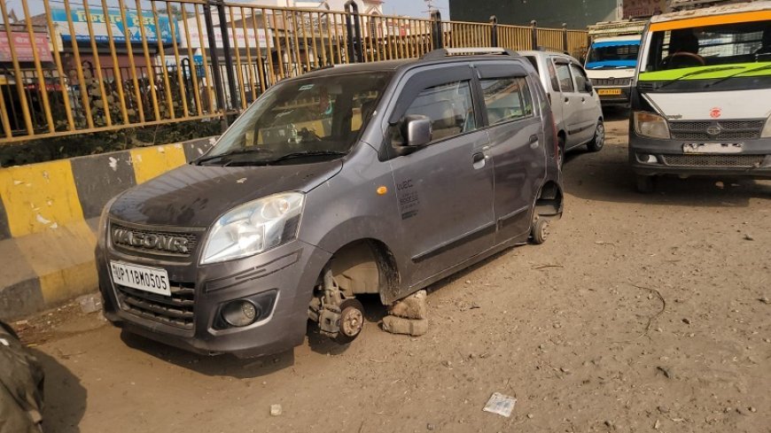 Deoband News: चोरों का अजब कारनामा पुलिस चौकी से चंद कदम की दूरी पर कार के चारों पहिए किए गायब। 