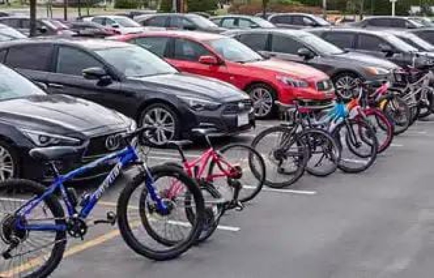 देश के इस राज्य में ₹200 में मिल रही साइकिल, ₹3000 में मिल रही बाइक और सवा लाख रुपए में मिल रही लग्जरी कार।