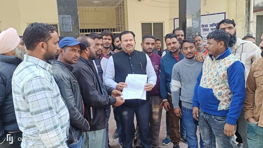 Uttarakhand News:  लघु साप्ताहिक हाट व्यापारियों ने एसडीएम को सौंपा ज्ञापन। 