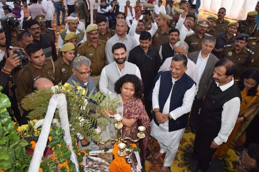 लखनऊ से दुधवा हवाई सेवा संग लखीमपुर महोत्सव-24 का आगाज, मंत्री ने दुधवा में तराई की मिट्टी का उत्सव, लखीमपुर महोत्सव-24 का किया शुभारंभ।