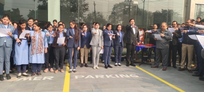 हरदोई: कांसेप्ट ग्रुप के एमडी सजीव अग्रवाल ने संविधान दिवस मनाया, संविधान की प्रस्तावना का सामूहिक पाठ कराया