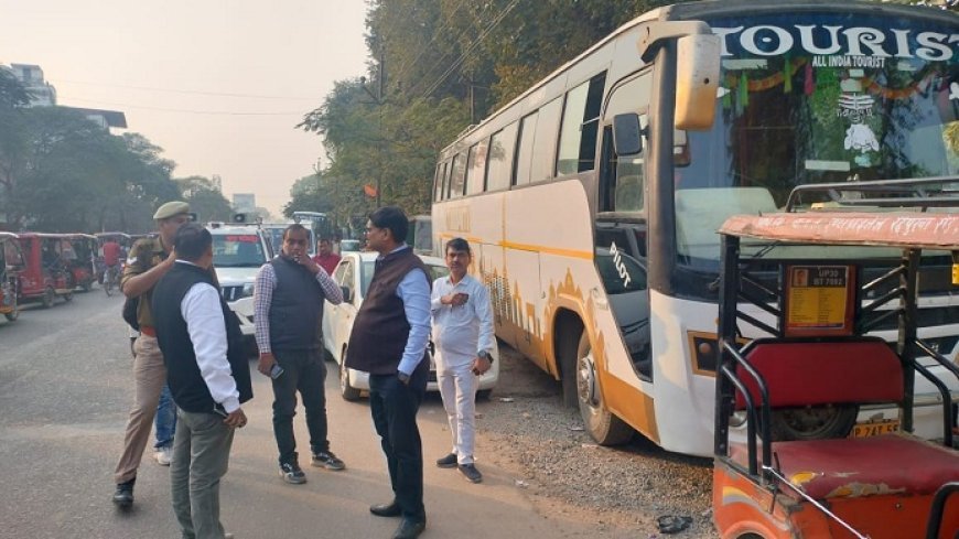 Hardoi News: अवैध वाहन पार्किंग के विरुद्ध चला अभियान। 