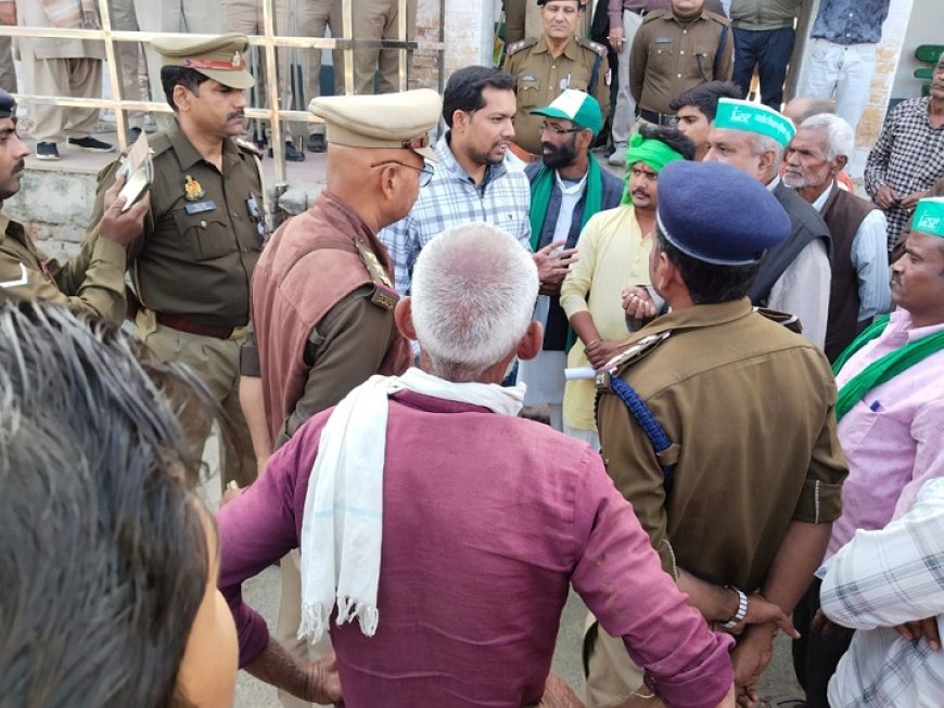 Hardoi News: ट्रेनों के संचालन व ठहराव को लेकर किसान यूनियन ने प्रदर्शन कर ज्ञापन सौंपा। 