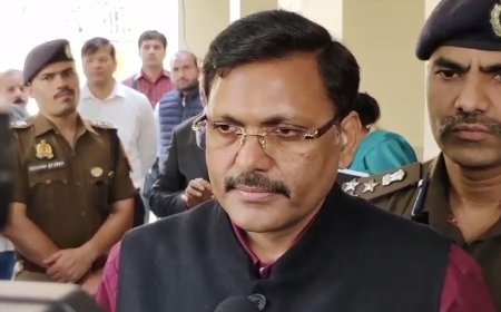 Sambhal News: कांग्रेसियों के प्रतिनिधि मंडल से कमिश्नर ने किया सम्भल न आने का अनुरोध। 