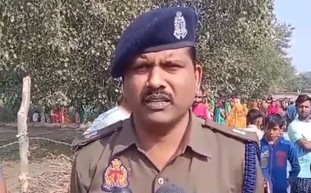 Kanpur News: खून से लथपथ बुजुर्ग का शव रोड किनारे मिलने से मचा हड़कंप। 