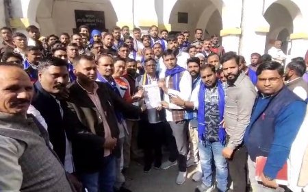 Bijnor News: संभल हिंसा को लेकर भीम आर्मी/ एएसपी कार्यकर्ताओं ने किया प्रदर्शन।