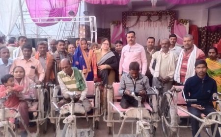 Shahjahanpur News: आदर्श दिव्यांग कल्याण संस्थान ने रामचरण लाल धर्मशाला खिरनी बाग में दिव्यांग जनों के साथ मिलकर दिव्यांग दिवस मनाया। 