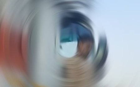 हरदोई: डीसीएम के दरवाजे पर लटकता मिला युवक का शव, पुलिस जांच में जुटी