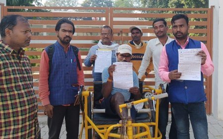 Hardoi News: दिव्यांग युवा शक्ति संगठन के पदाधिकारी कार्यकर्ताओं ने डीएम को ज्ञापन सौंपा। 