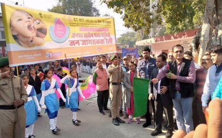 शाहजहांपुर: जिलाधिकारी ने पल्स पोलियो अभियान की जन जागरूकता रैली को हरी झंडी दिखाकर रवाना किया