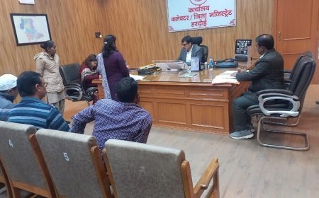 Hardoi News: जिलाधिकारी की अध्यक्षता में हुई पिछड़ा वर्ग आयोग के अधिकारियों की बैठक। 