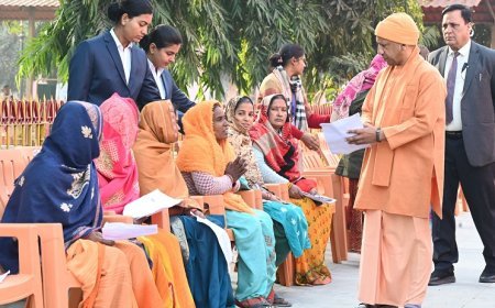 मुख्यमंत्री ने अधिकारियों को दी हिदायत, जनता दर्शन में मुख्यमंत्री ने सुनीं 150 लोगों की समस्याएं। 