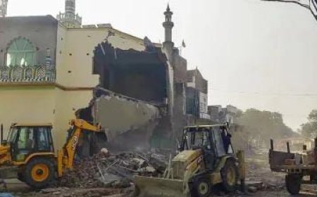 UP News: नूरी मस्जिद को तोड़े जाने पर छिड़ा संग्राम, मुस्लिम पक्ष बोला सुप्रीम कोर्ट के आदेशों का नहीं हुआ पालन। 