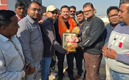 Uttarakhand News: स्थानान्तरण पर एसडीएम तिवारी को दी भावभीनी विदाई, जनहितार्थ कार्यों के लिए सदैव याद किये जायेगें एसडीएम राकेश चन्द्र तिवारी। 