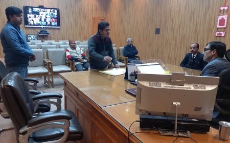 Hardoi News: राजस्व में प्रथम स्थान सभी के समेकित प्रयासों का परिणाम- जिलाधिकारी