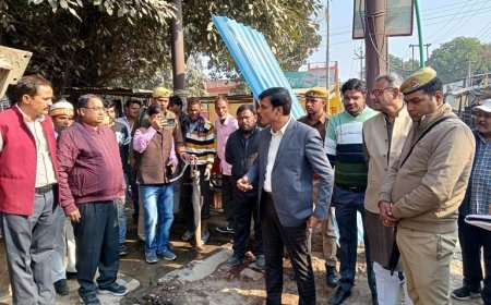 Hardoi News: जल भराव व नाली में गन्दगी को लेकर भड़के जिलाधिकारी, जेई व ठेकेदार को लगाई कड़ी फटकार।