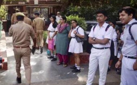 Delhi News: दिल्ली में फिर मिली स्कूलों को बम उड़ाने की धमकी, सुरक्षा एजेंसियां अलर्ट। 