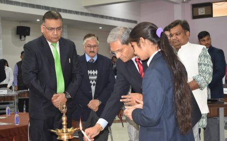 Lucknow: SMS लखनऊ में "प्रदूषण का जीवन की गुणवत्ता पर प्रभाव और इसे कम करने में सतत विकास की भूमिका" विषय पर मॉडल संसद का आयोजन