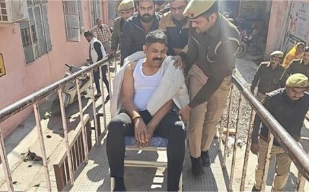 Jhansi News: बेखौफ बदमाशों ने जेलर पर किया हमला, गंभीर रूप से घायल, पुलिस विभाग में हड़कंप। 