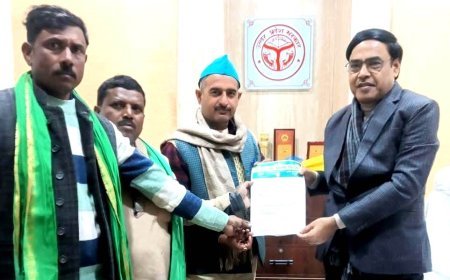 हरदोई: किसान शक्ति महासभा संगठन के कार्यकर्ताओ ने जिला कृषि निदेशक को सौपा ज्ञापन