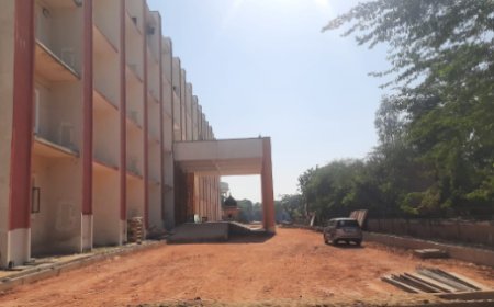 हरदोई: बिना कारण लगभग 1 साल से 12 मंजिला ट्रांजिट हास्टल भवन का निर्माण कार्य बंद, एफआइआर दर्ज