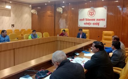 Hardoi News: जिलाधिकारी की अध्यक्षता में हुई व्यापार बंधु की बैठक। 