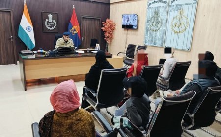 Hardoi News: जनसुनवाई में एसपी ने 49 शिकायतों को सुना, शीघ्र निस्तारित करने के निर्देश दिए। 