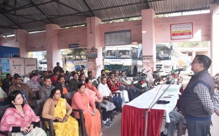 Kanpur News: रोडवेज कर्मचारी संयुक्त परिषद ने किया धरना प्रदर्शन, 23 सूत्री मांगों को लेकर धरना प्रदर्शन किया गया। 