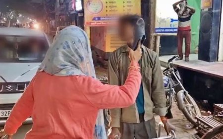 हरदोई: मनचले ने बोला I Love You, फिर हुयी चप्पलों से पिटाई, चेतावनी देकर छोड़ा