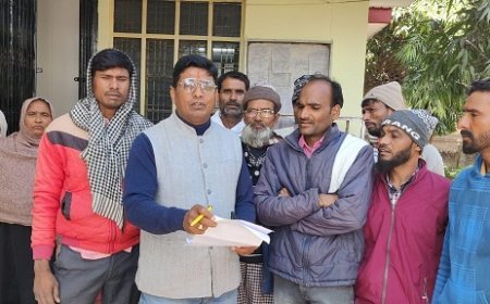 Uttarakhand News: महेशपुरा के ग्रामीणों ने नाली निर्माण को लेकर बीडीओ को सौंपा ज्ञापन। 