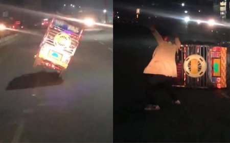Viral News: दौड़ता ई-रिक्शा सड़क पर पलटा, पलटने के बाद डांस करता दिखा चालक, वीडियो देख नहीं रुकेगी हंसी। 