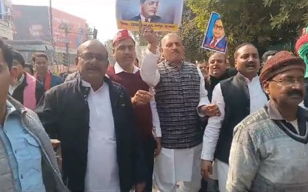 Kanpur News: समाजवादी पार्टी कानपुर महासभा ने राष्ट्रपति के नाम दिया ज्ञापन, बाबा साहेब के अपमान पर ग्रहमंत्री से माफी मांगने की करी मांग। 