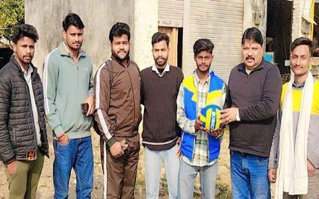 Uttarakhand News: अनिल सैन वरहैंनी की वॉलीबॉलटीम को वॉल देकर किया सम्मानित। 