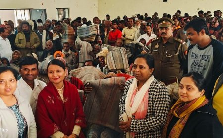 Hardoi News: विधायिका अलका अर्कवंशी के द्वारा गरीबों को वितरीत किए कम्बल, कम्बल पाकर गरीबों के चेहरे खिले। 