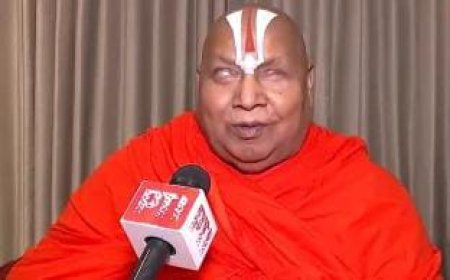 UP News: मोहन भागवत के मंदिर-मस्जिद बयान पर रामभद्राचार्य ने जताई नाराजगी।